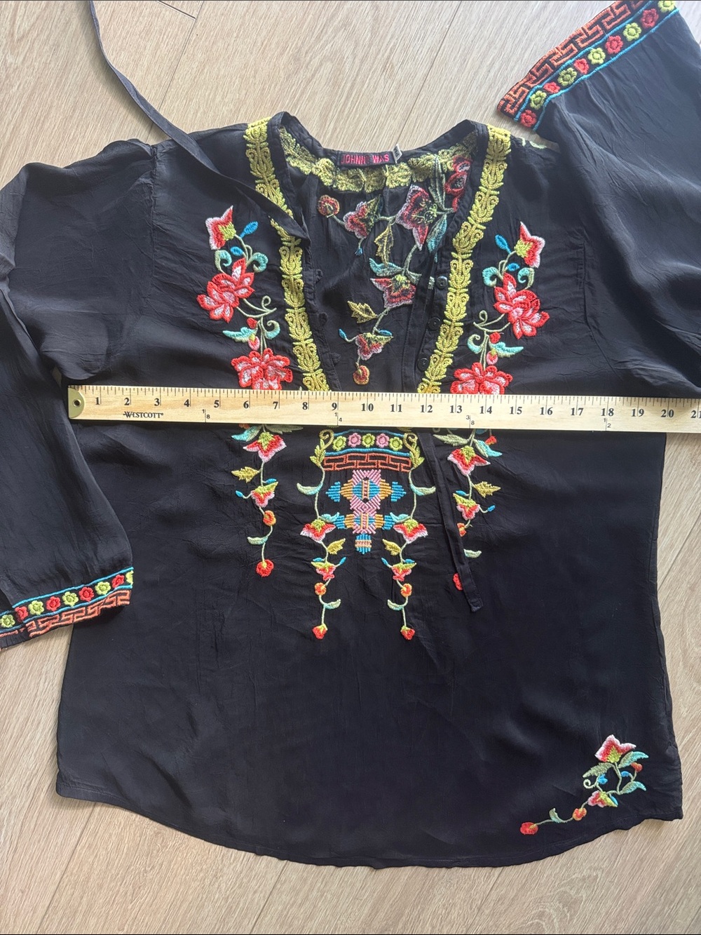 Johnny Was Suko Tunic Top Black Embroidered V-Neck Size Petite M - Picture 14 of 15